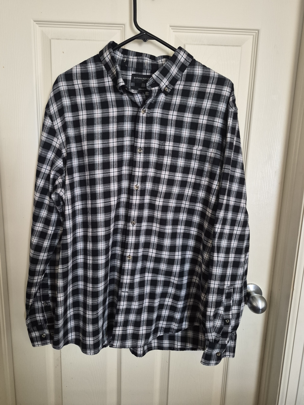 Size XL Banana Republic Men's Black & White Plaid Button-Down Shirt
